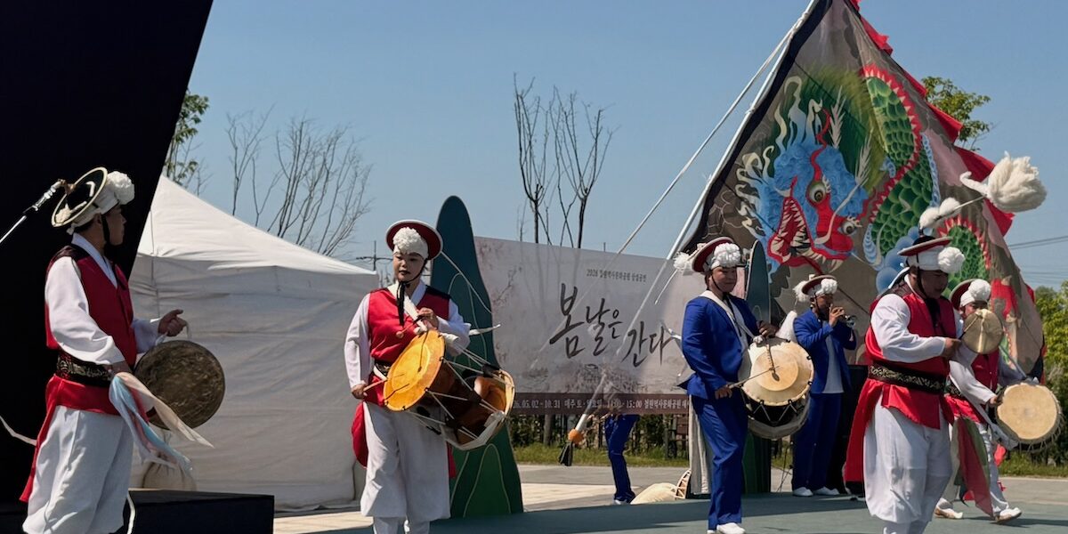 Hanbok anziehen, Gayageum spielen: Gugak wird zum Reiseziel